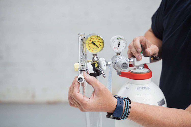 روش استفاده از کپسول اکسیژن